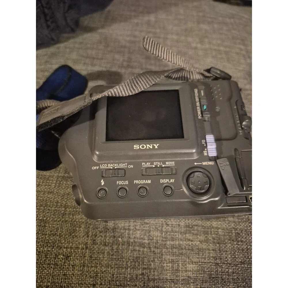 RARE VINTAGE Sony Mavica MVC FD200 2.0MP Vintage Digital Camera Dual Media +CASE